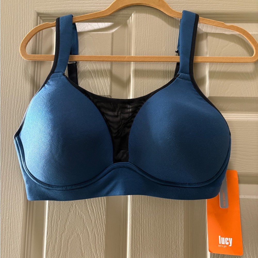 Brand new Lucy high impact workout bra, size38D